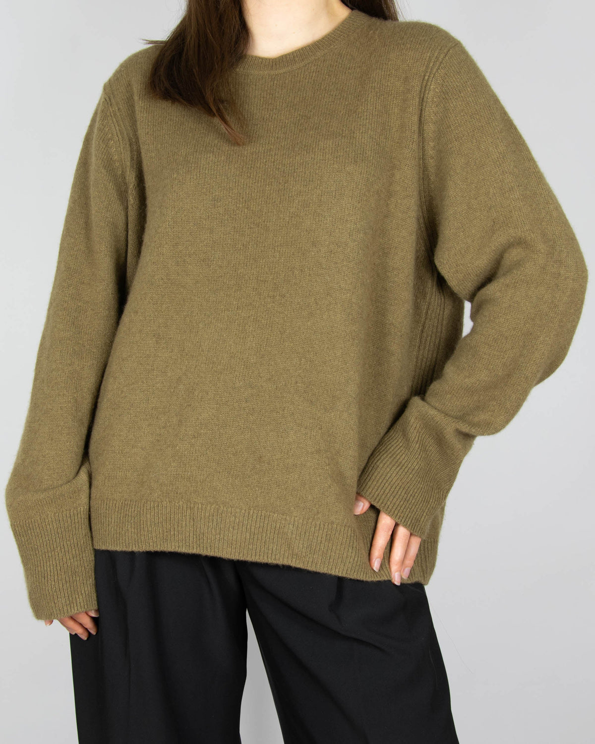 Olive cashmere sweater by COS. Regular price on the brand's website: 800 PLN.