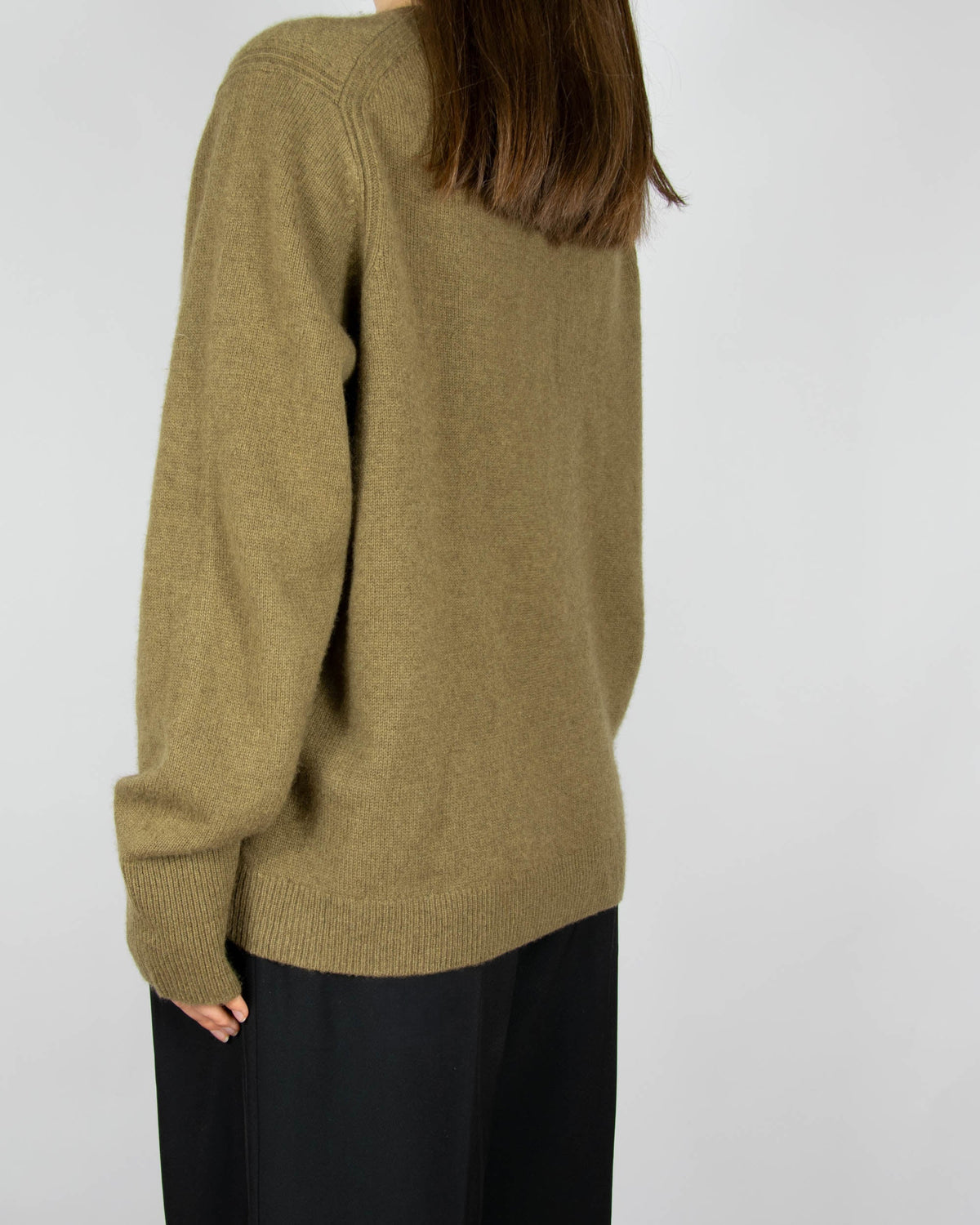 Olive cashmere sweater by COS. Regular price on the brand's website: 800 PLN.