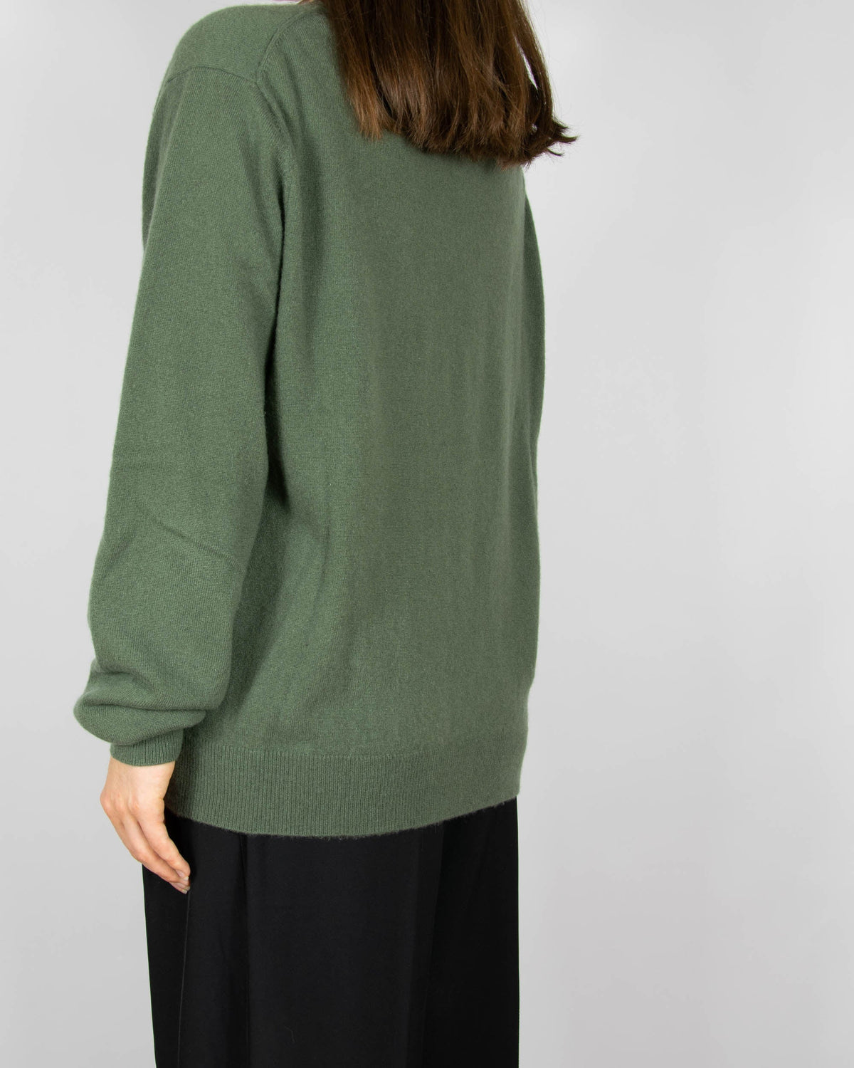 Olive cashmere sweater by Gerts Oslo