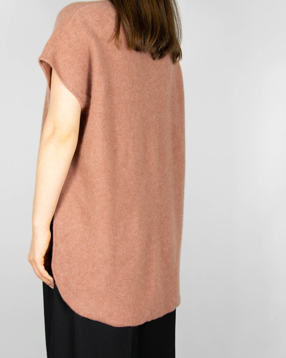 Coral chunky cashmere vest by Fleischer Couture