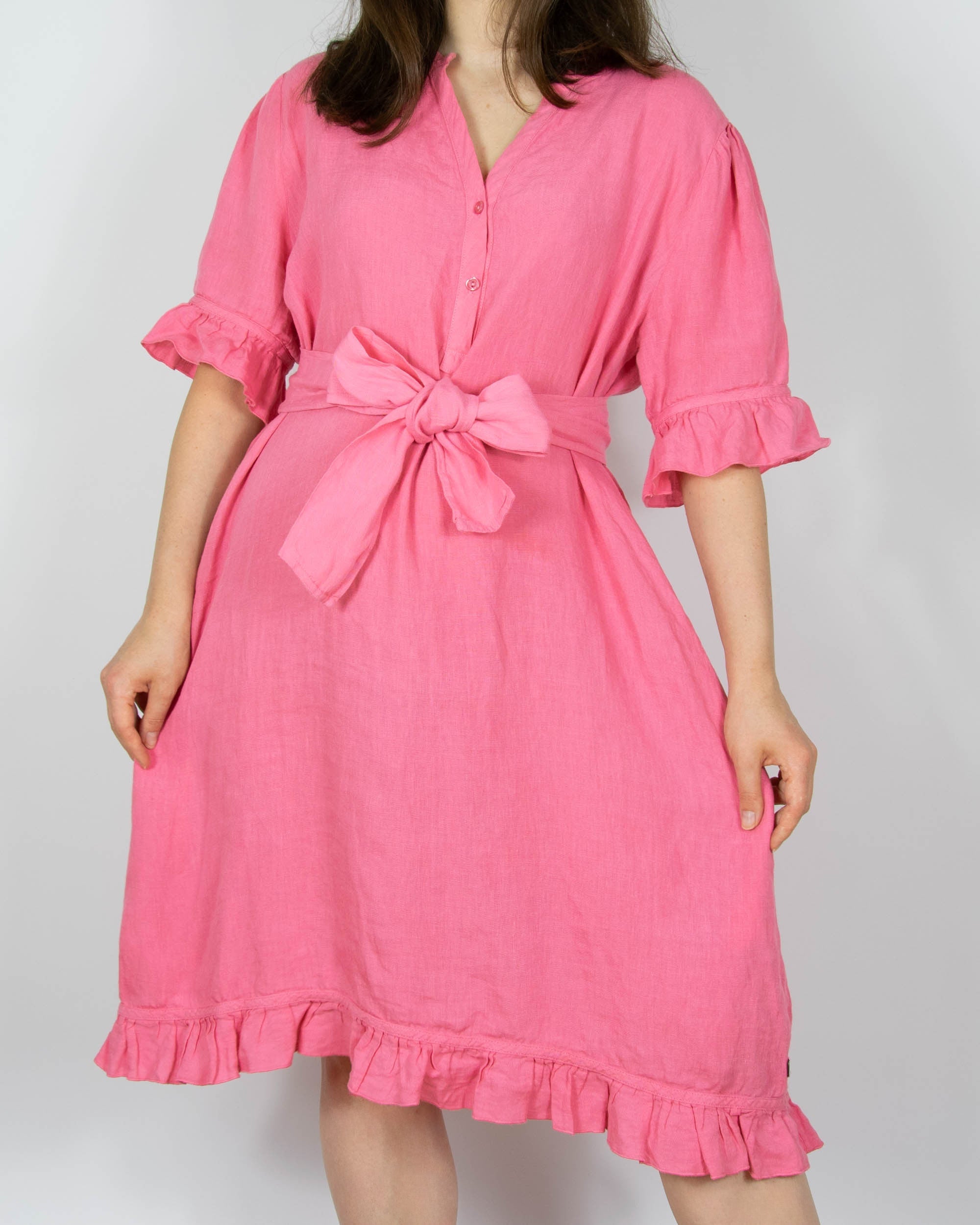 Pink linen dress with a belt by Scandinavian brand RAH Oslo