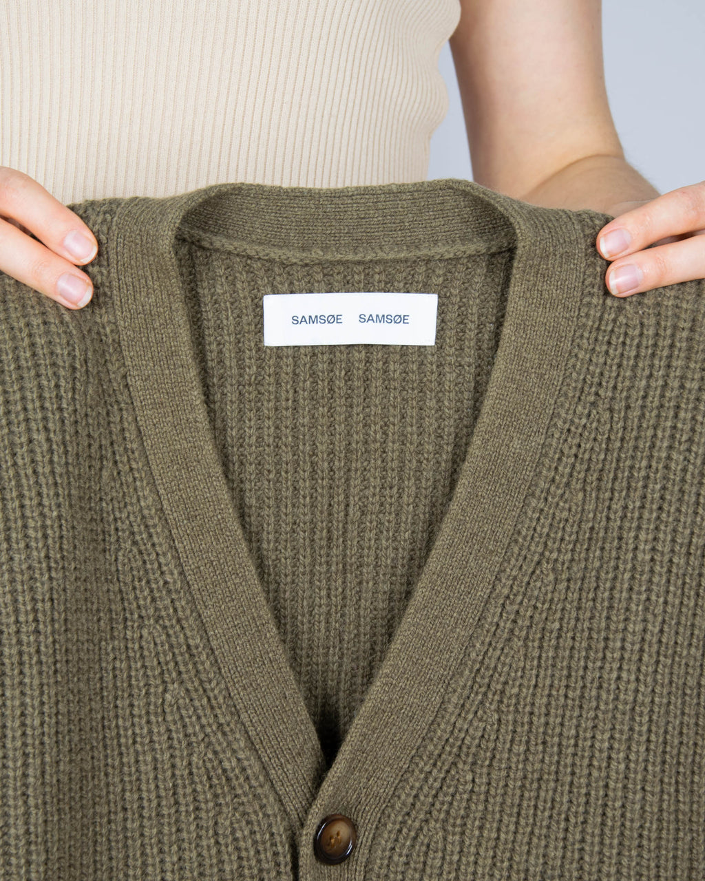 Khaki green wool vest by Samsøe Samsøe