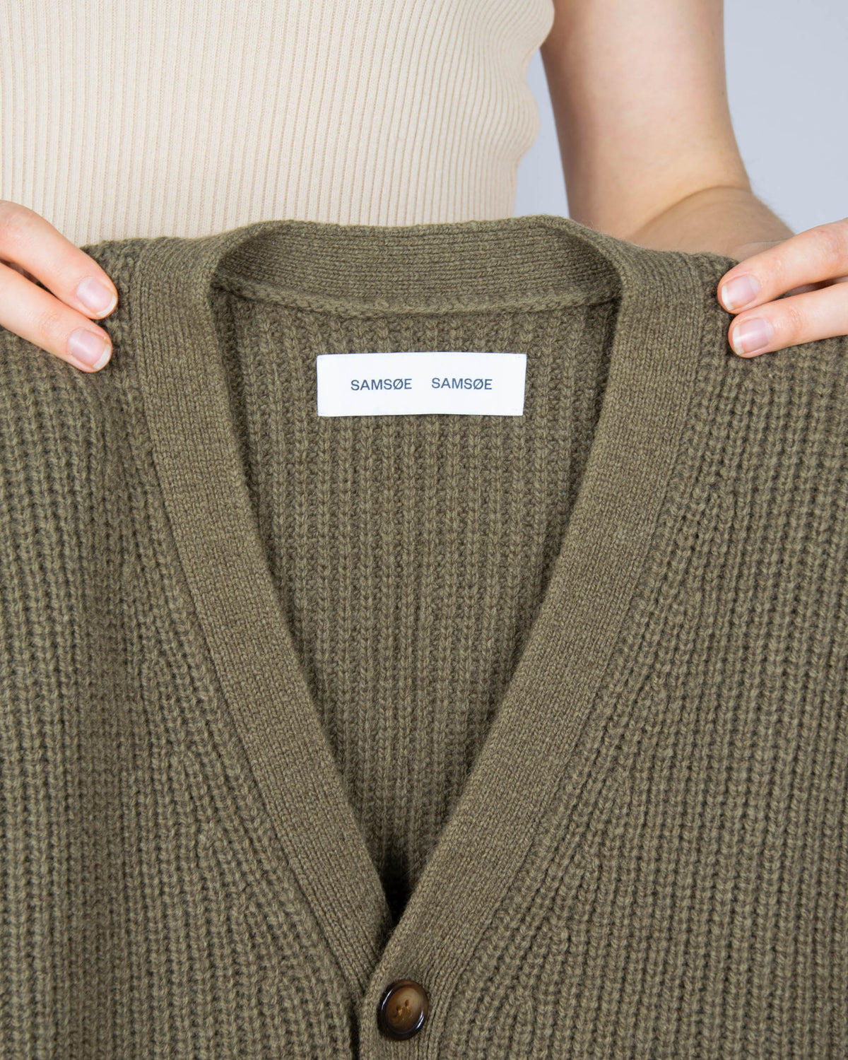 Khaki green wool vest by Samsøe Samsøe