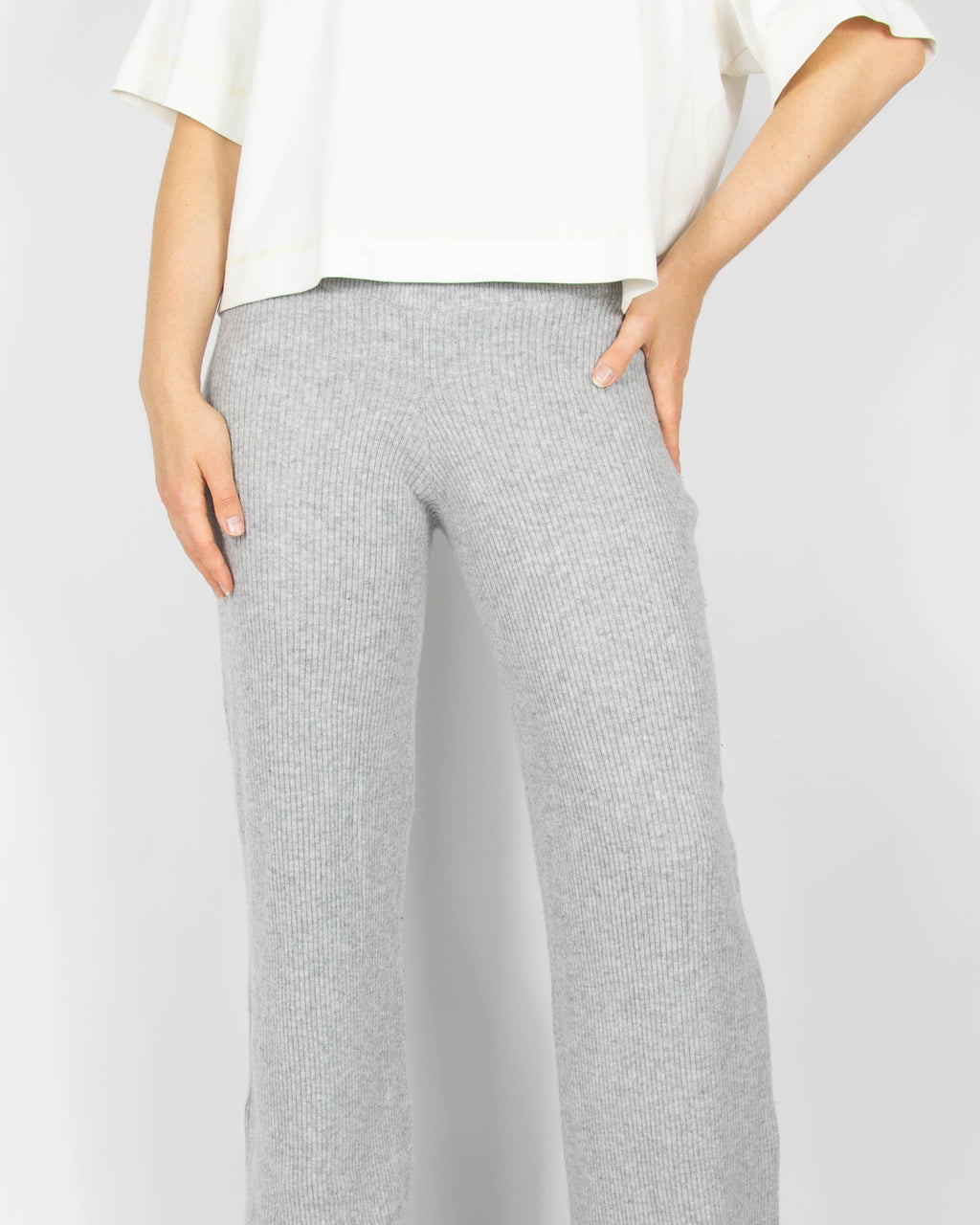 Grey ribbed wide-leg trousers made from wool and cashmere by premium brand Ella & Il. Soft and very pleasant to the touch. The trousers are long and will work especially well for a