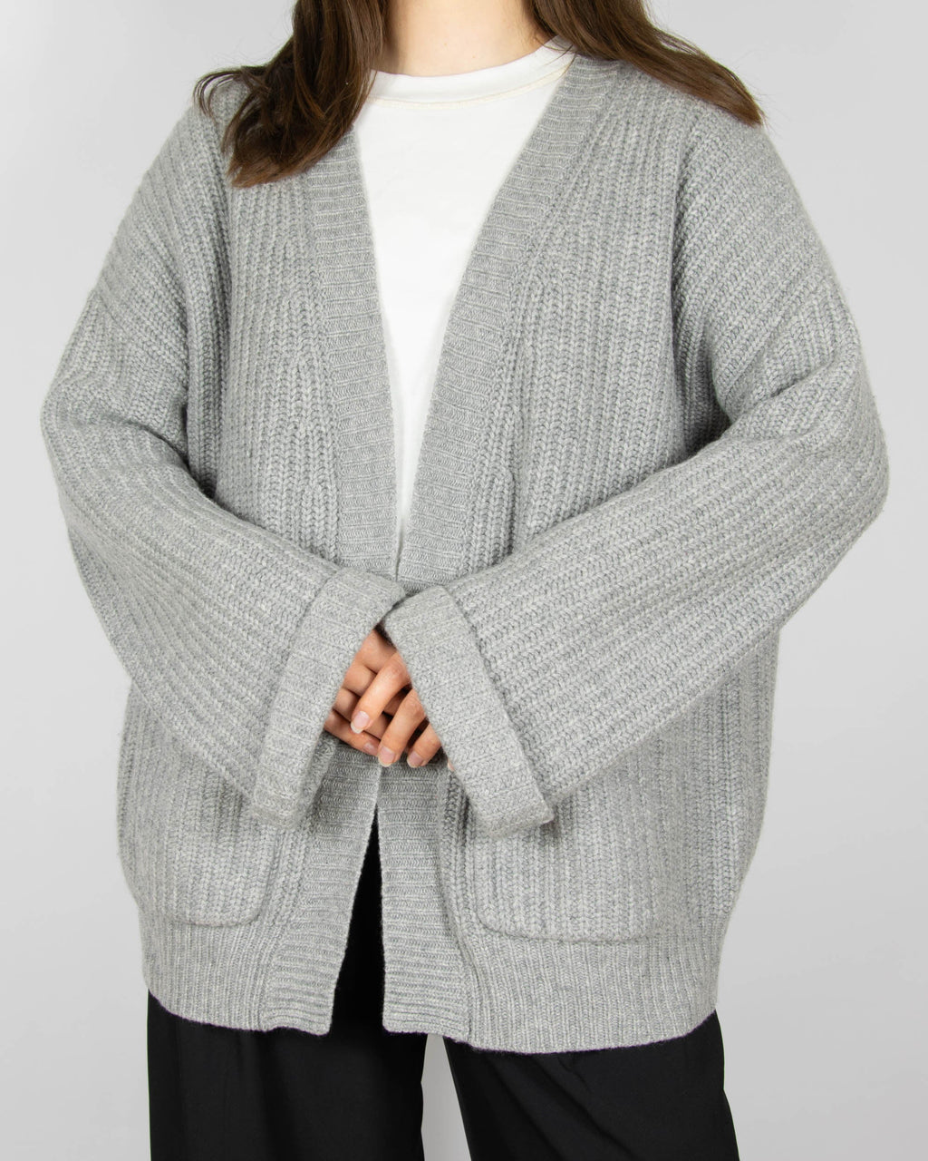 Grey chunky cashmere cardigan by premium brand Hemisphere.