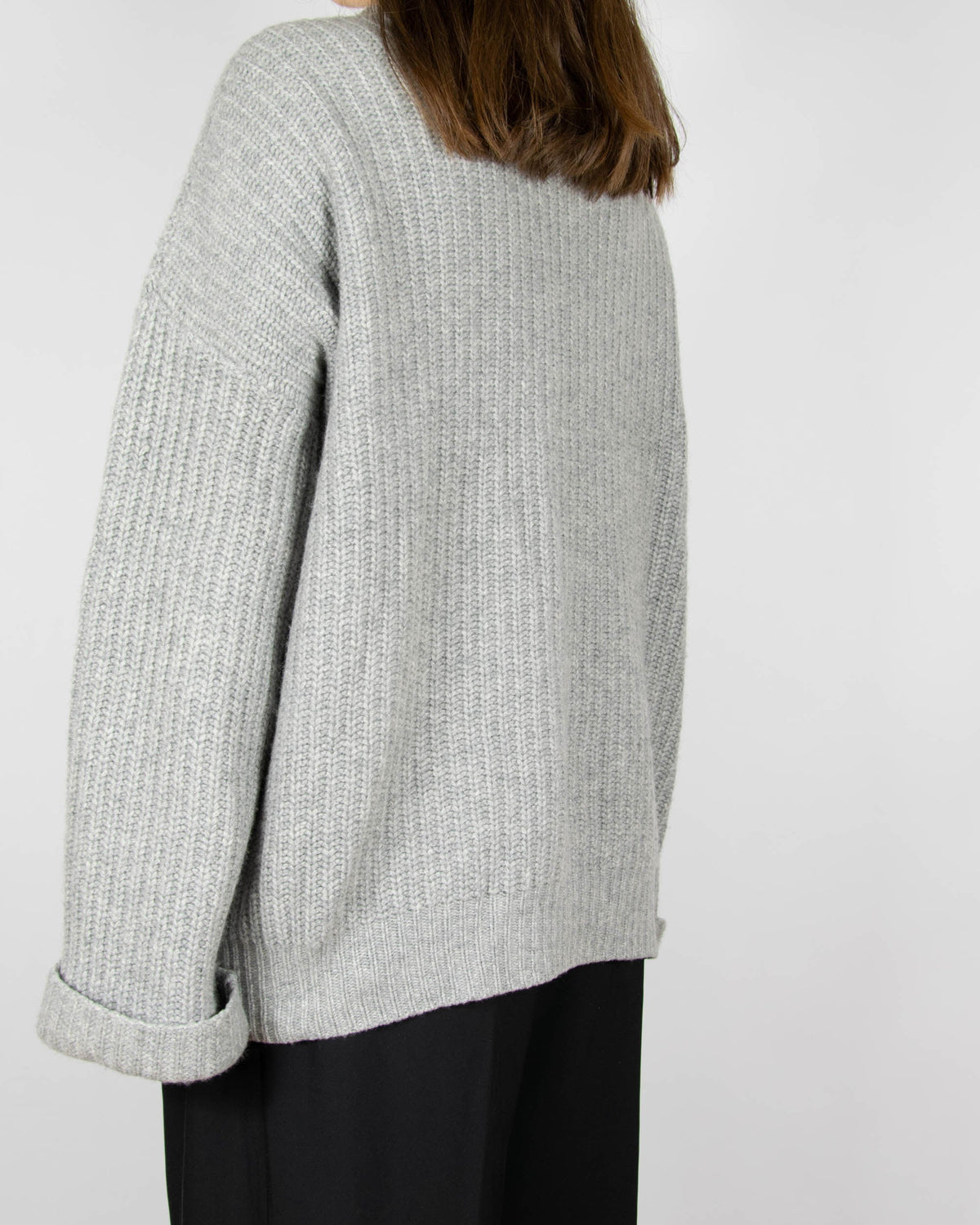 Grey chunky cashmere cardigan by premium brand Hemisphere.